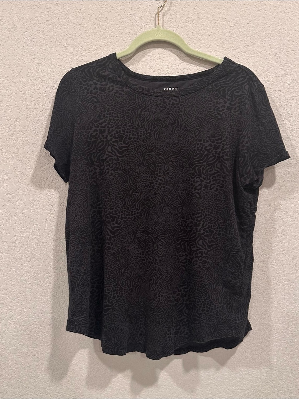 torrid Black on black Short Sleeve Crew Neck Tee with keyhole back Animal Print